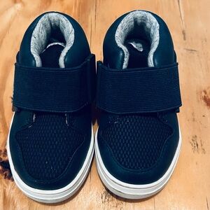 Cat & Jack Kids Sneakers in Dark Blue color